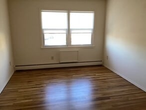 Paradise Gardens in Roselle Park, NJ - Building Photo - Building Photo