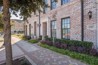 14985 Oak St in Addison, TX - Building Photo - Building Photo