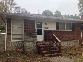 3649 Dresden Dr E in Charlotte, NC - Building Photo