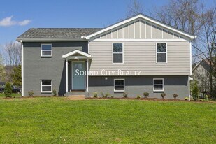 1608 Autumn Ridge Dr in Nashville, TN - Building Photo