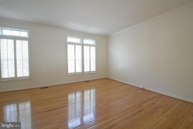 5080 Grimm Dr in Alexandria, VA - Building Photo - Building Photo