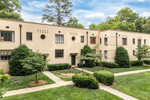 Myrtle Square in Charlotte, NC - Building Photo
