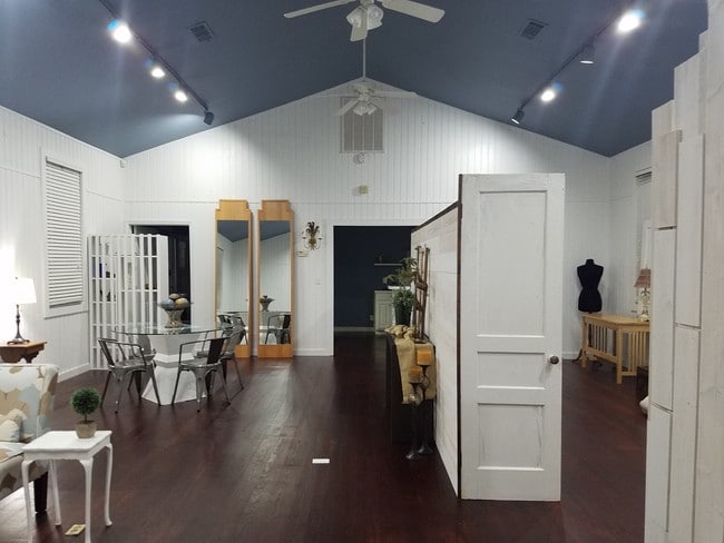 233F Deatsville Hwy, Unit Studio F in Millbrook, AL - Building Photo - Building Photo