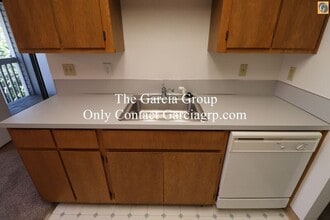 10634 SW 49th Ave in Portland, OR - Building Photo - Building Photo