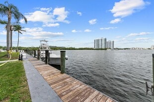 16546 NE 26th Ave in North Miami Beach, FL - Building Photo