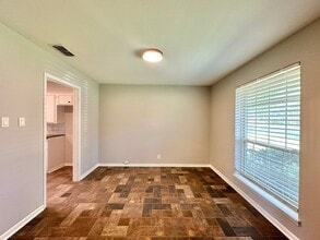 6101 Wilshire Dr in Tyler, TX - Building Photo - Building Photo