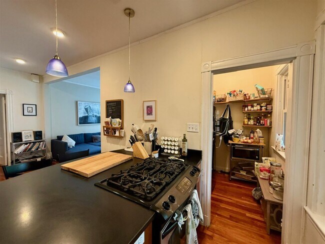 37 Highland Ave, Unit 3 in Cambridge, MA - Building Photo - Building Photo