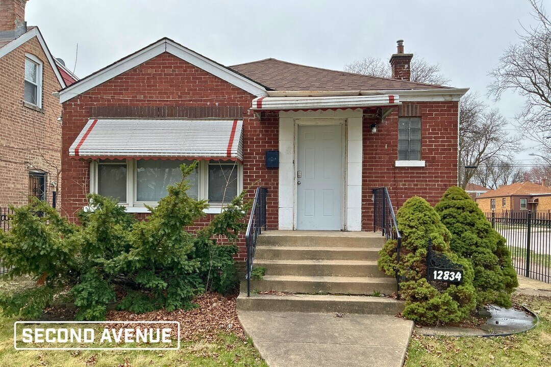12834 S Lowe Ave in Chicago, IL - Building Photo