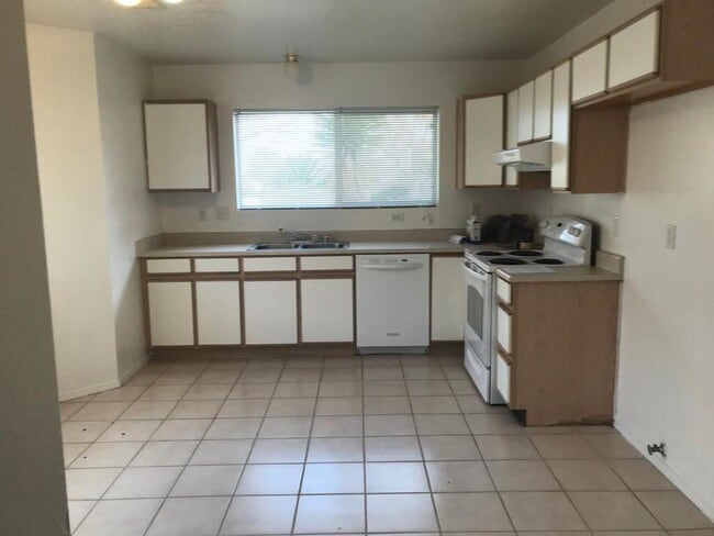 3125 Chama Meadows Dr NE in Rio Rancho, NM - Building Photo - Building Photo