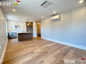 344 Market St, Unit 2 in Boston, MA - Foto de edificio - Building Photo