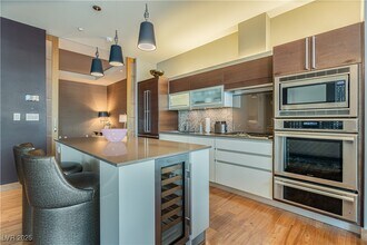 3750 S Las Vegas Blvd in Las Vegas, NV - Building Photo - Building Photo
