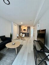 15 Guizot Rue E in Montréal, QC - Building Photo - Building Photo