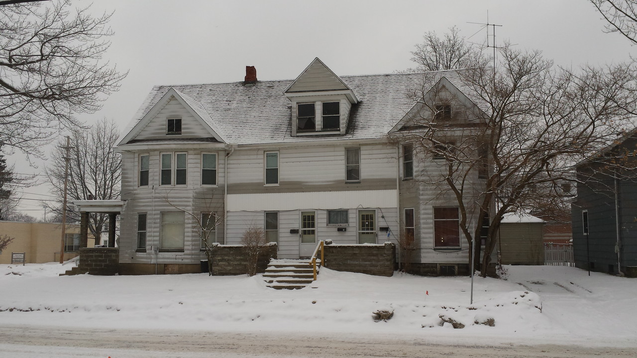 284 Buffalo St in Conneaut, OH - Foto de edificio