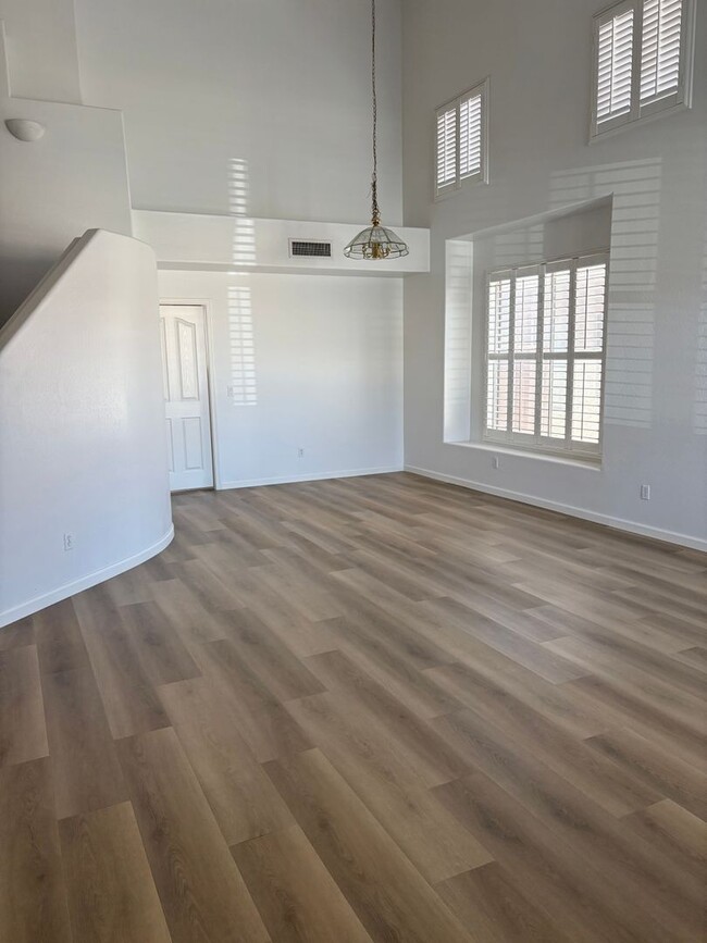 property at 4217 E Redwood Ln