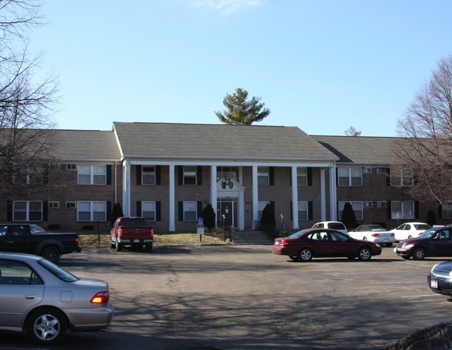 Country Meadows Apartments in Xenia, OH - Foto de edificio - Building Photo