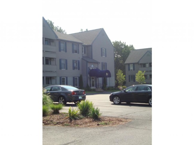 171 Eastern Ave-Unit -203 in Manchester, NH - Foto de edificio - Building Photo