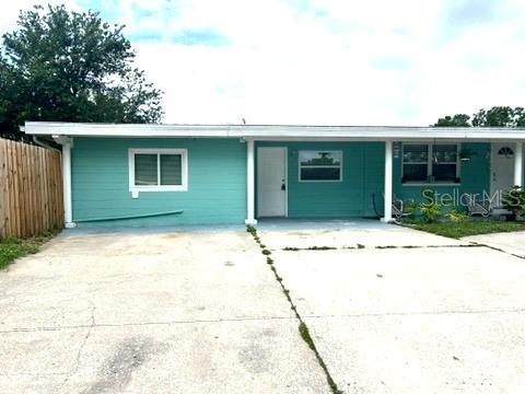 5750 10th St N in St. Petersburg, FL - Building Photo