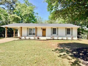 214 Meadowridge Dr in Warner Robins, GA - Building Photo - Building Photo