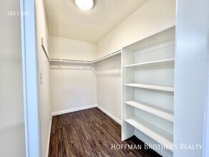 140 N Hoover St, Unit 102 in Los Angeles, CA - Foto de edificio - Building Photo