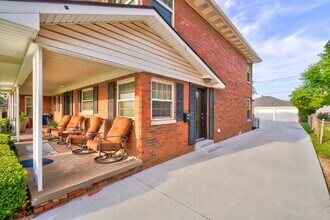 6525 Avondale Dr in Nichols Hills, OK - Foto de edificio - Building Photo