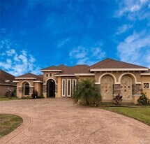1501 Granada Cir in Edinburg, TX - Building Photo