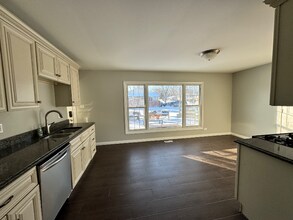 1490 Highland Blvd in Hoffman Estates, IL - Building Photo - Building Photo