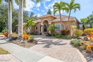 146 Windward Cay in Naples, FL - Building Photo