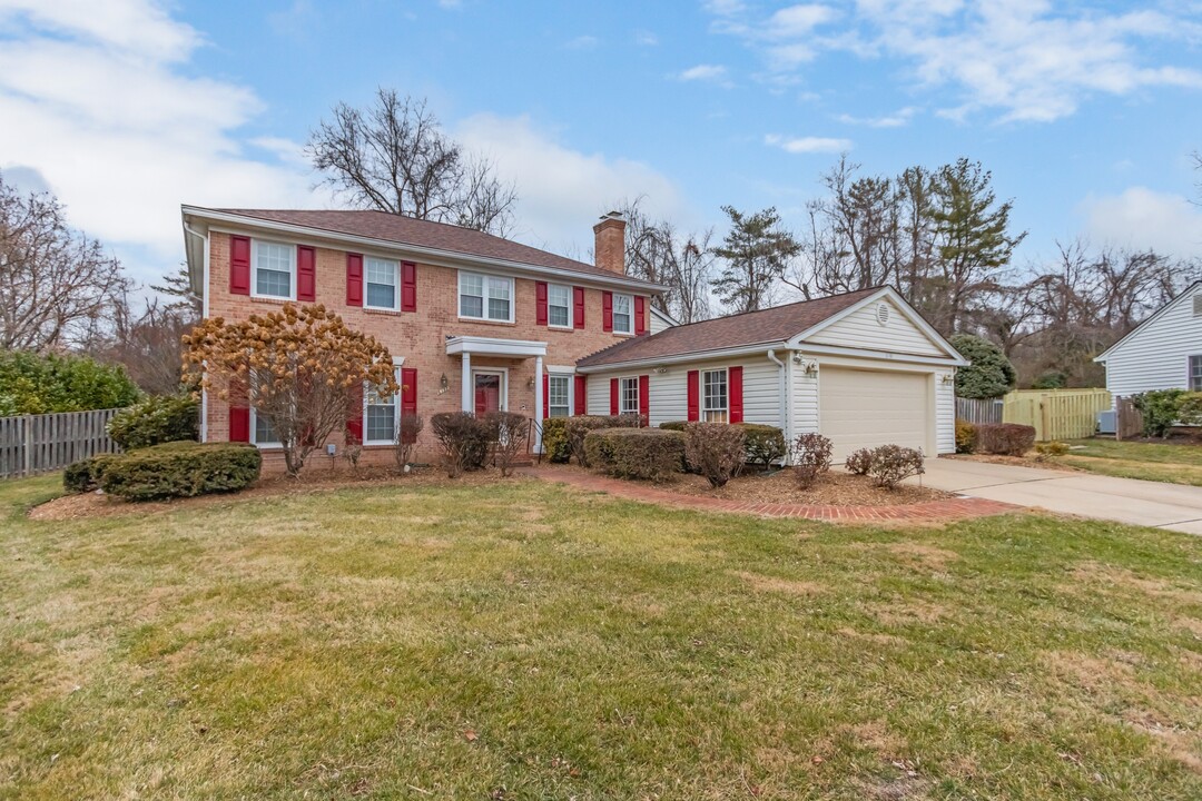 6138 Ramshorn Dr in McLean, VA - Building Photo