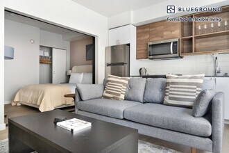 2222 15th Ave W-Unit -FL2-ID934 in Seattle, WA - Building Photo - Building Photo