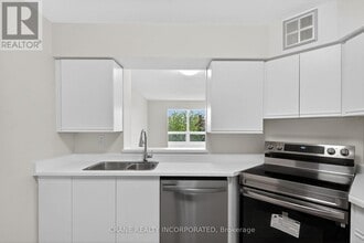 326-326 Major Mackenzie Dr E in Richmond Hill, ON - Building Photo - Building Photo