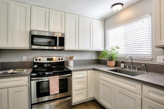 5997 Bamford Dr in Sacramento, CA - Building Photo - Building Photo
