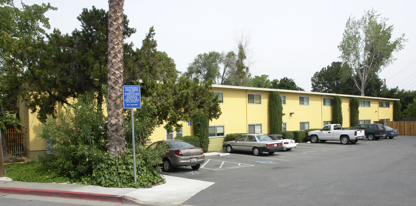 Garden Park Apartments in Pleasant Hill, CA - Foto de edificio