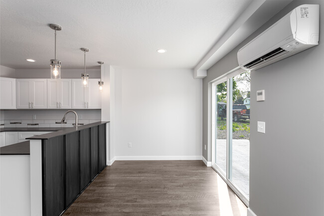 6th & Pines Townhomes in Spokane Valley, WA - Building Photo - Interior Photo