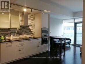 12-4412 York St in Toronto, ON - Building Photo - Building Photo