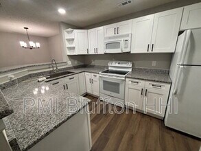 100 Kensington Blvd in Bluffton, SC - Foto de edificio - Building Photo