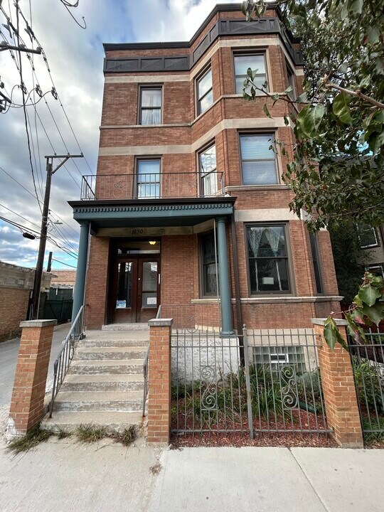 1530 W Edgewater Ave in Chicago, IL - Building Photo