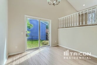 4448 Hamilton Dr in Eagan, MN - Building Photo - Building Photo