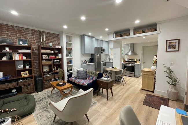 30 Pompeii St, Unit 1