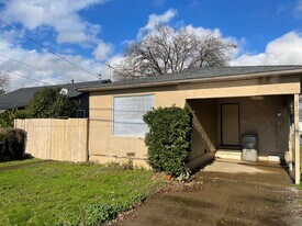 674-674 Locust St in Redding, CA - Building Photo