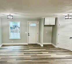2011 S 7th St in Ocean Springs, MS - Building Photo - Building Photo
