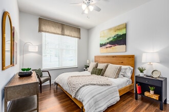 Aurora St. Leon Apartments in Ocala, FL - Building Photo - Interior Photo