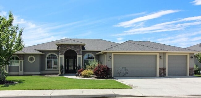 property at 3047 Bluffs Dr