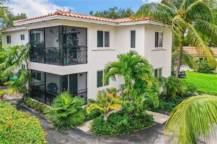 2720 S Le Jeune Rd in Coral Gables, FL - Building Photo