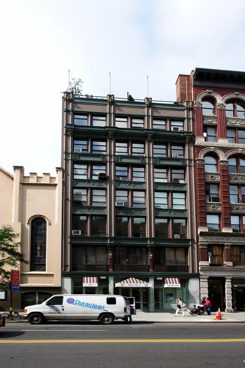 240 W 23rd St in New York, NY - Building Photo