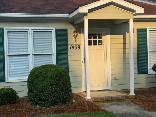 property at 1439 Bailey Cir