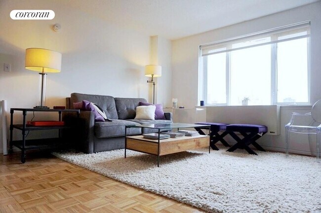 225 8th Ave in New York, NY - Building Photo - Building Photo