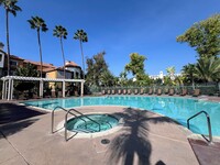 1950 Camino De La Reina in San Diego, CA - Foto de edificio - Building Photo