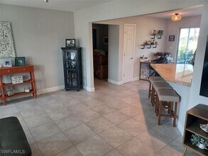 893 E Valley Dr in Bonita Springs, FL - Foto de edificio - Building Photo