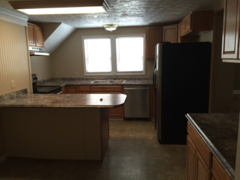 428 Hill Dr in Bristol, VA - Building Photo