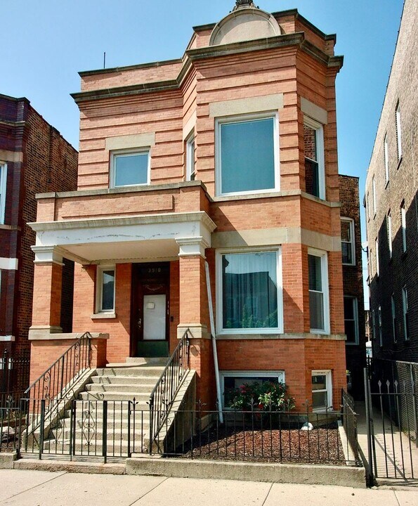 3918 W Van Buren St in Chicago, IL - Building Photo
